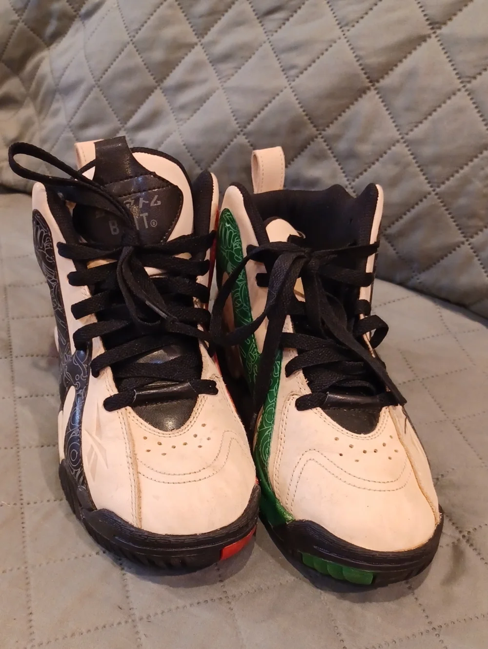 Reebox Mens White and Black High-Top Athletic Shoes with Green Accent Sz 8